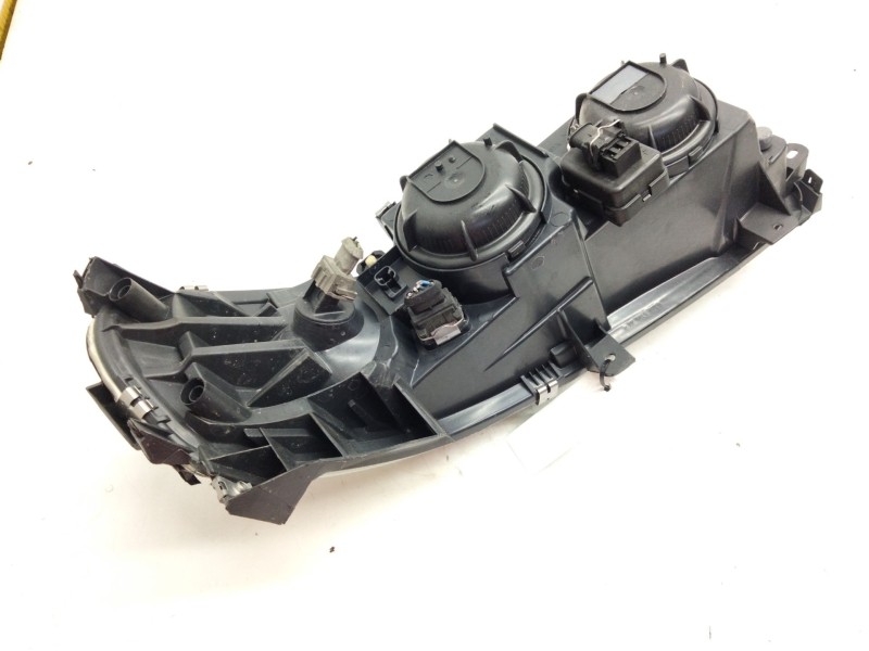 Recambio de faro izquierdo para volvo s60 berlina 2.4 (103kw) referencia OEM IAM 89007869  