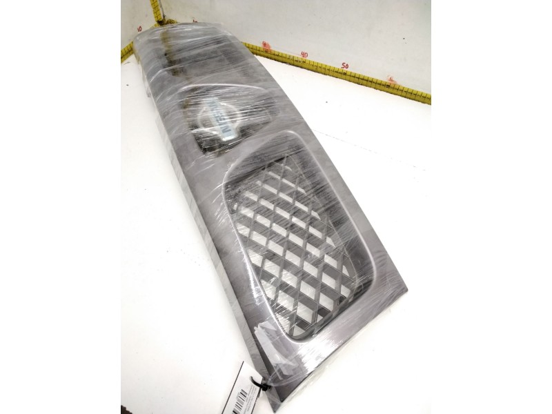 Recambio de rejilla delantera para nissan terrano/terrano.ii (r20) 2.7 turbodiesel referencia OEM IAM 1966I01 GRIS 