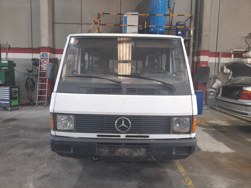 mercedes-benz mb furgón (w631) del año 1990