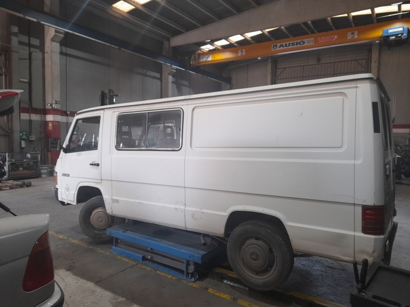 mercedes-benz mb furgón (w631) del año 1990