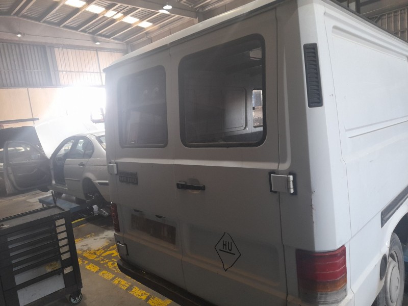 mercedes-benz mb furgón (w631) del año 1990