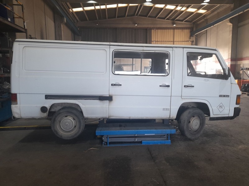 mercedes-benz mb furgón (w631) del año 1990