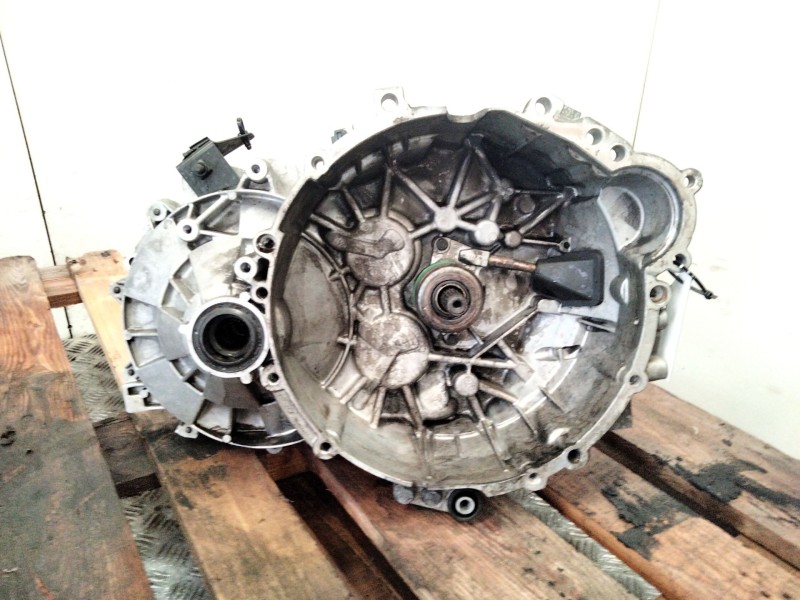 Recambio de caja cambios para volvo s60 berlina 2.4 diesel cat referencia OEM IAM P9482078  