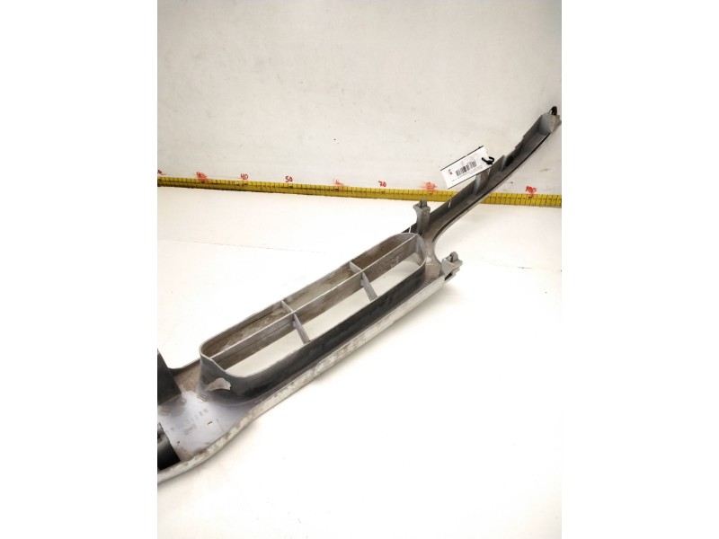 Recambio de rejilla delantera para nissan vanette cargo furgón (hc 23) 1.6 i referencia OEM IAM 623101C400  BLANCA