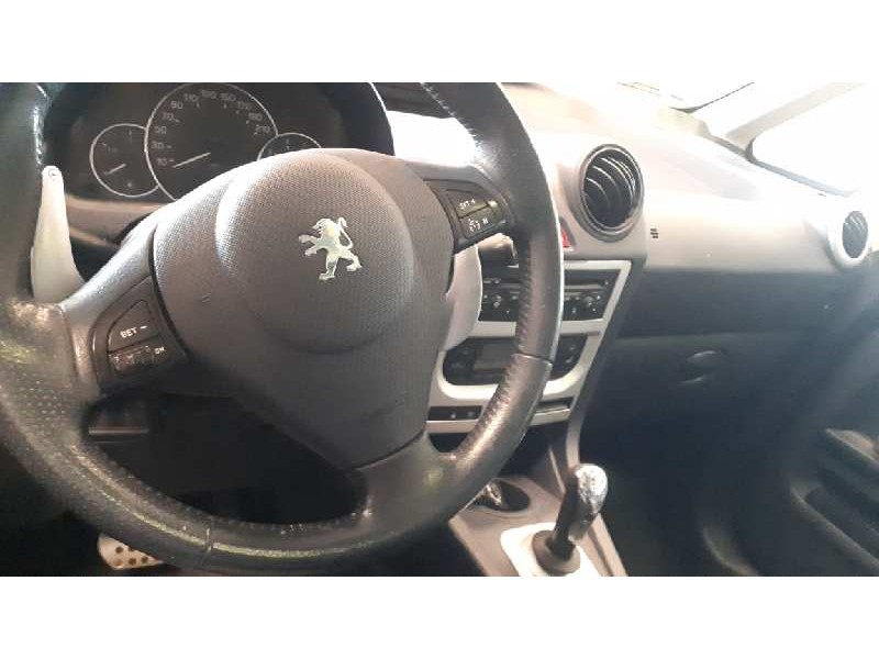 peugeot 1007 del año 2006