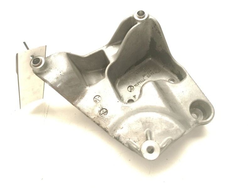 Recambio de soporte compresor de aire acondicionado para bmw x3 (e83) 2.0 d referencia OEM IAM 64557794614  
