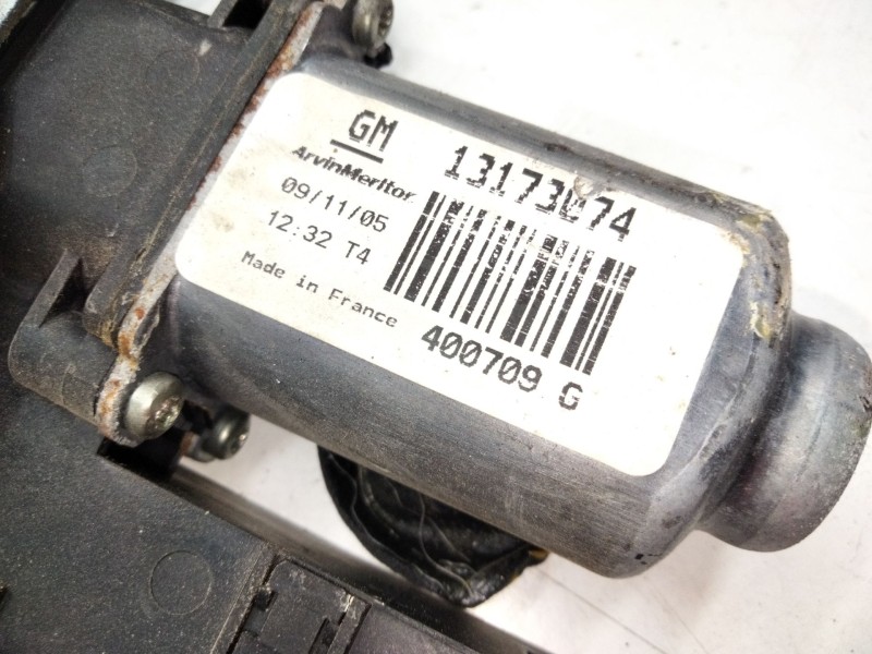 Recambio de elevalunas delantero derecho para opel corsa c 1.2 16v cat (z 12 xep / lb4) referencia OEM IAM 13173074  
