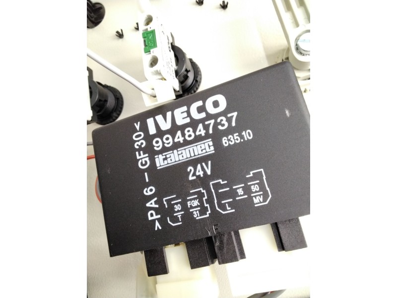 Recambio de caja control unidad de control para iveco referencia OEM IAM 99484737 0331801300 IVSP500368822
