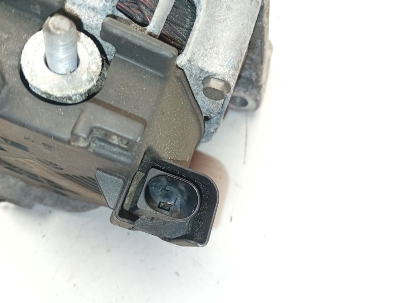 Recambio de alternador para bmw 3 (e90) 318 d referencia OEM IAM 2608669C  