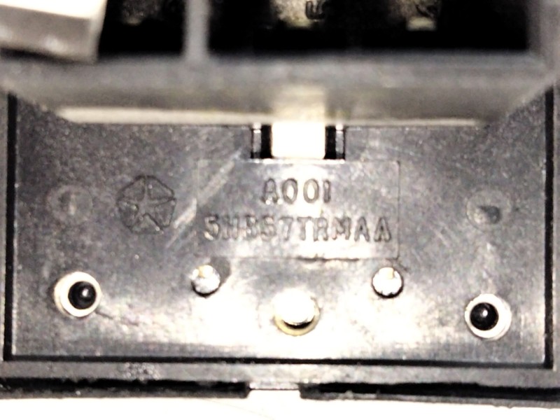 Recambio de mando elevalunas trasero izquierdo para jeep grand cherokee ii (wj, wg) 2.7 crd 4x4 referencia OEM IAM 5HB57TRMAA  