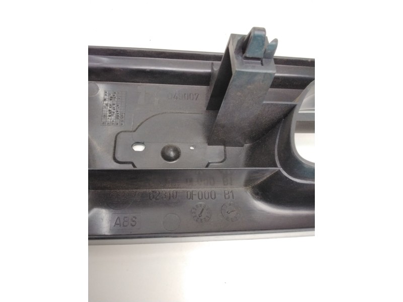 Recambio de rejilla delantera para nissan terrano ii (r20) 2.7 td 4wd referencia OEM IAM 623100F000B1  049007