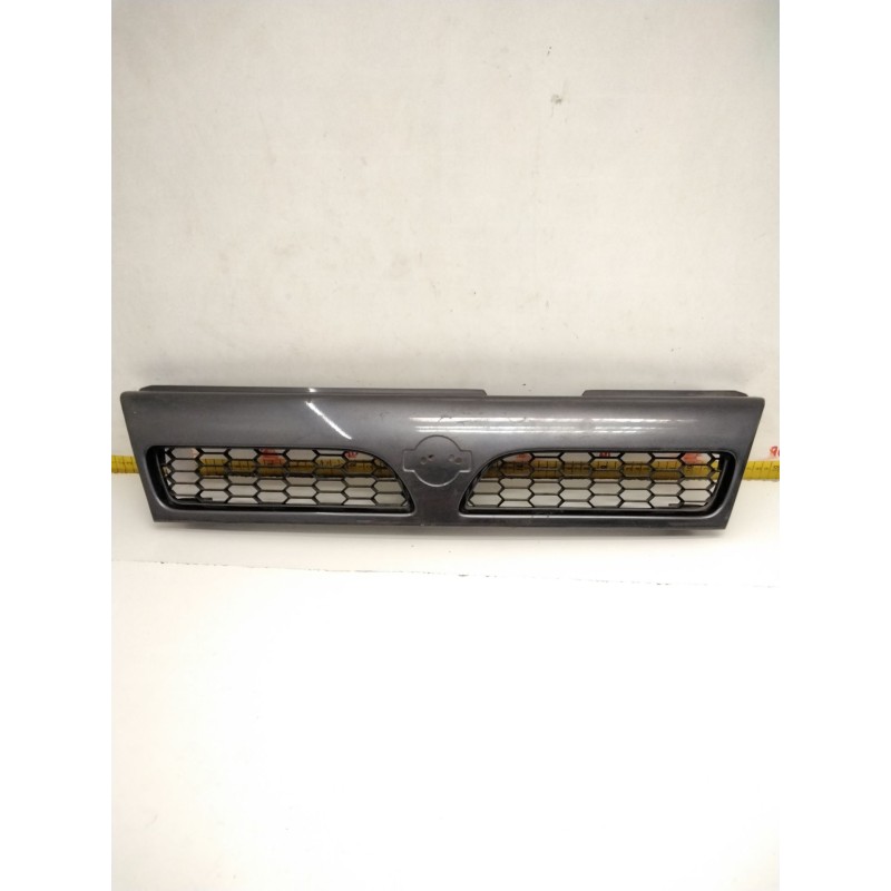 Recambio de rejilla delantera para nissan sunny iii (n14) 2.0 d referencia OEM IAM 6231273R00 GRIS 6232473R00