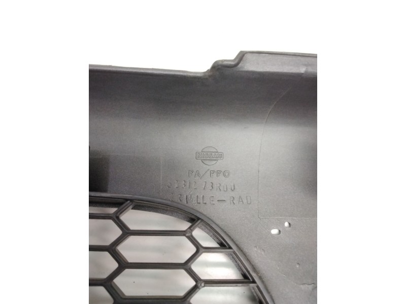 Recambio de rejilla delantera para nissan sunny iii (n14) 2.0 d referencia OEM IAM 6231273R00 GRIS 6232473R00