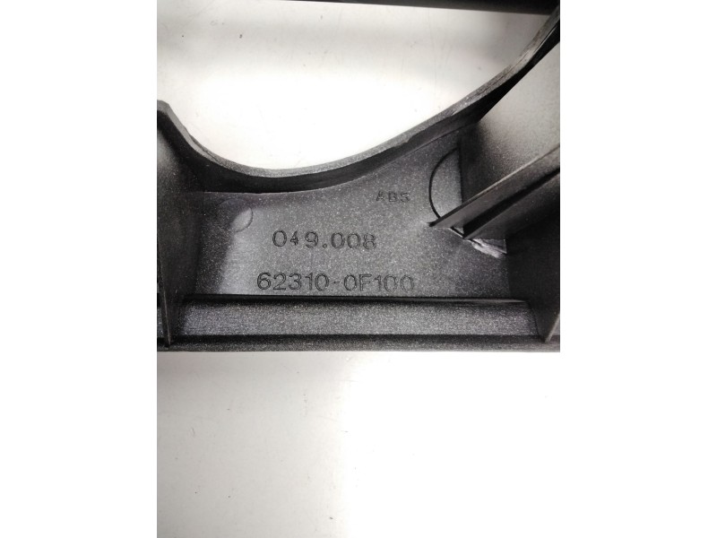 Recambio de rejilla delantera para ford maverick (uds, uns) 2.4 i (uds) referencia OEM IAM 623100F100 GRANATE 049008