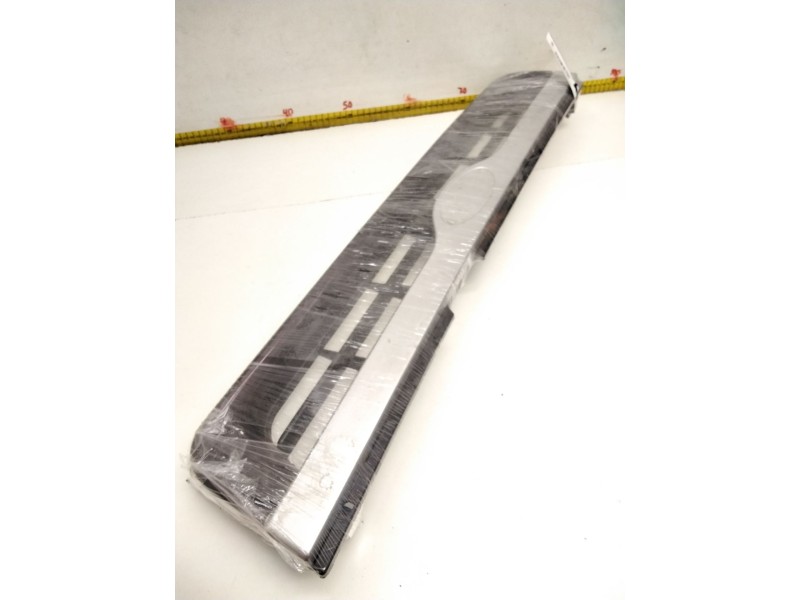 Recambio de rejilla delantera para ford maverick (uds, uns) 2.4 i (uds) referencia OEM IAM 623100F100 GRANATE 049008