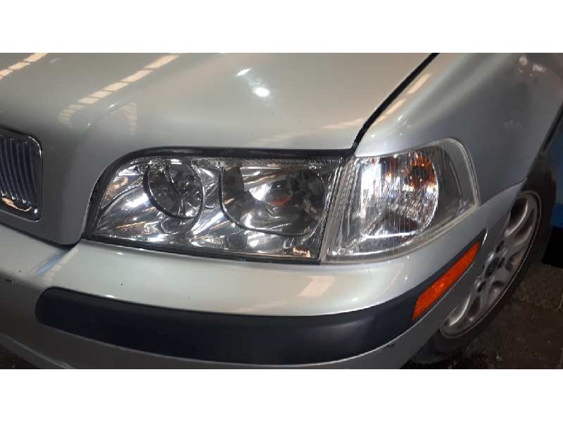 volvo s40 berlina del año 2000