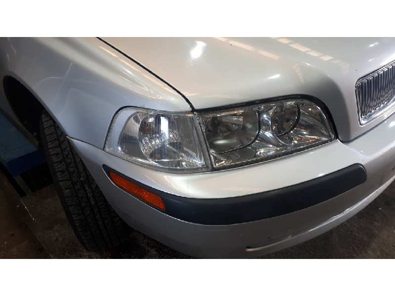 volvo s40 berlina del año 2000