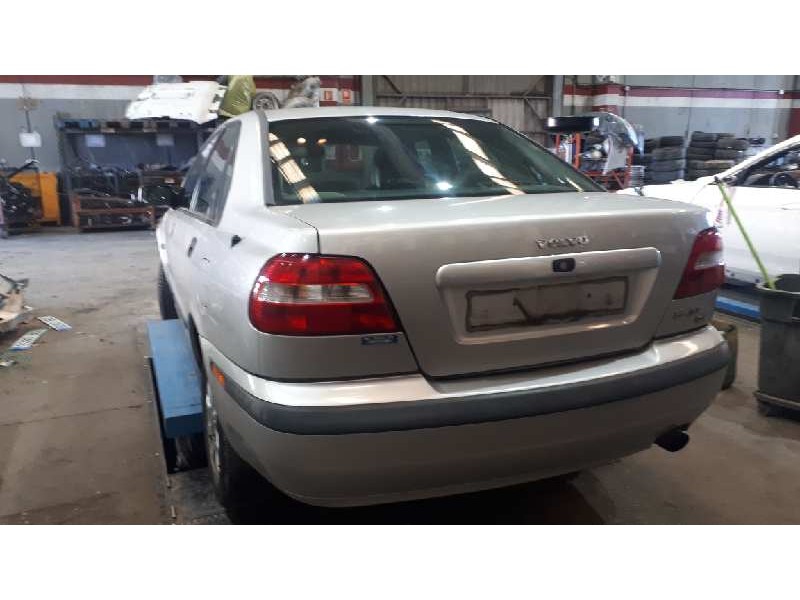 volvo s40 berlina del año 2000