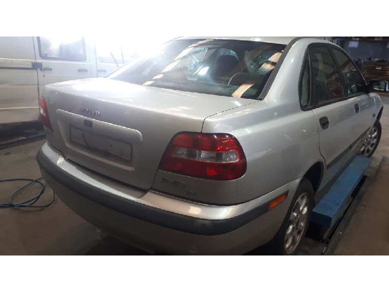 volvo s40 berlina del año 2000