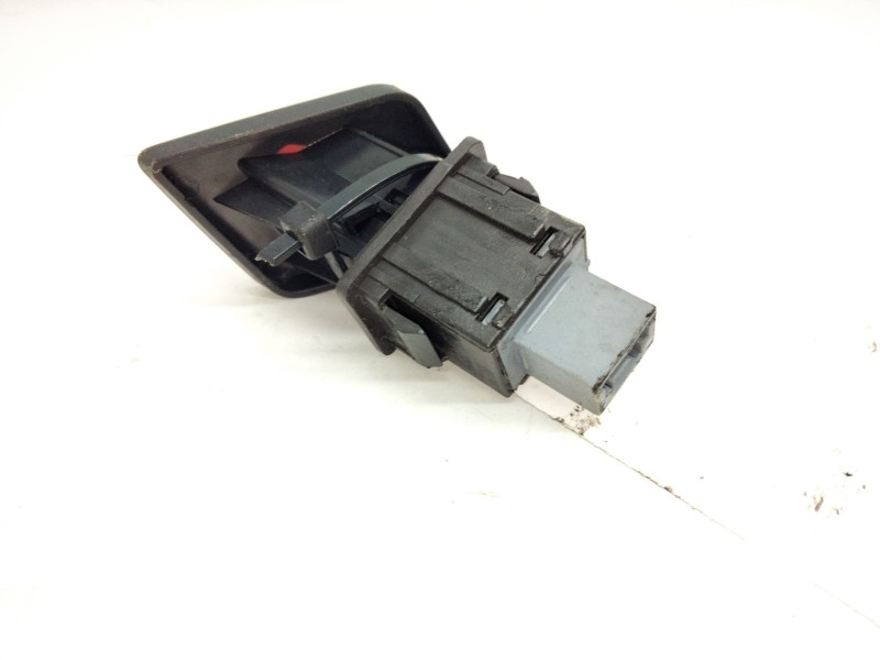 Recambio de interruptor sos/emergencia para toyota yaris (_p13_) 1.4 d (nlp130_) referencia OEM IAM 843320D020  