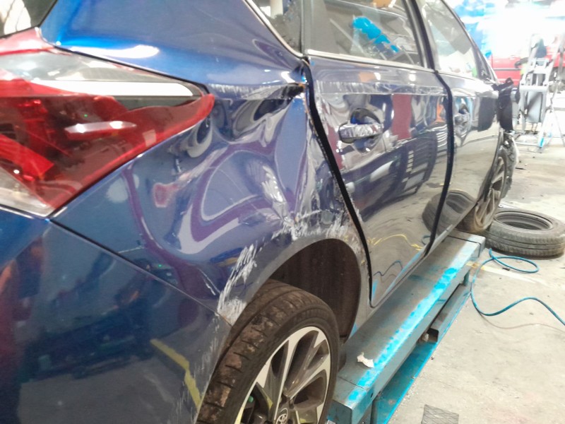 toyota auris del año 2015