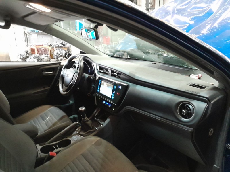 toyota auris del año 2015