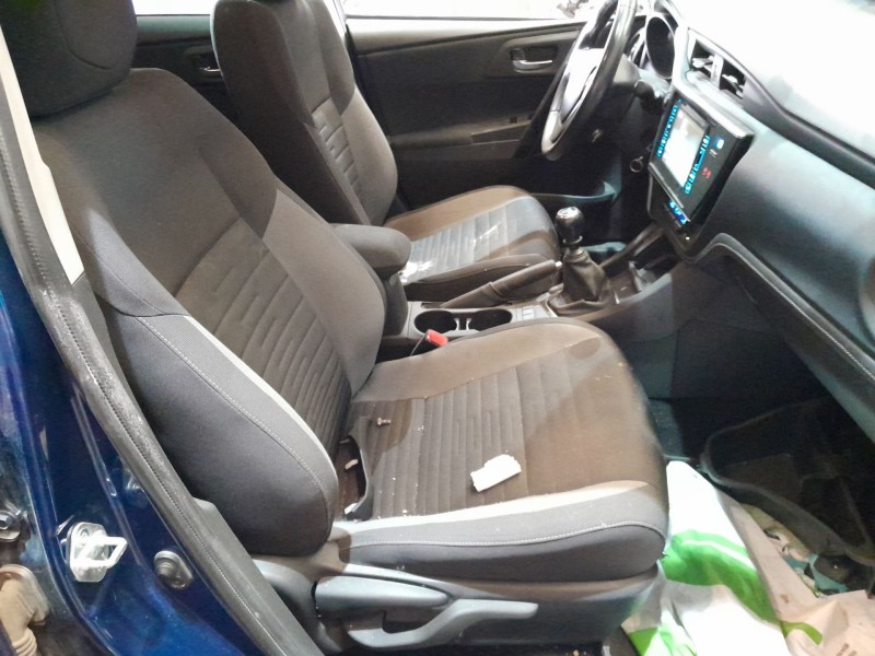 toyota auris del año 2015