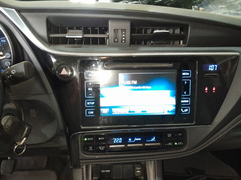 toyota auris del año 2015