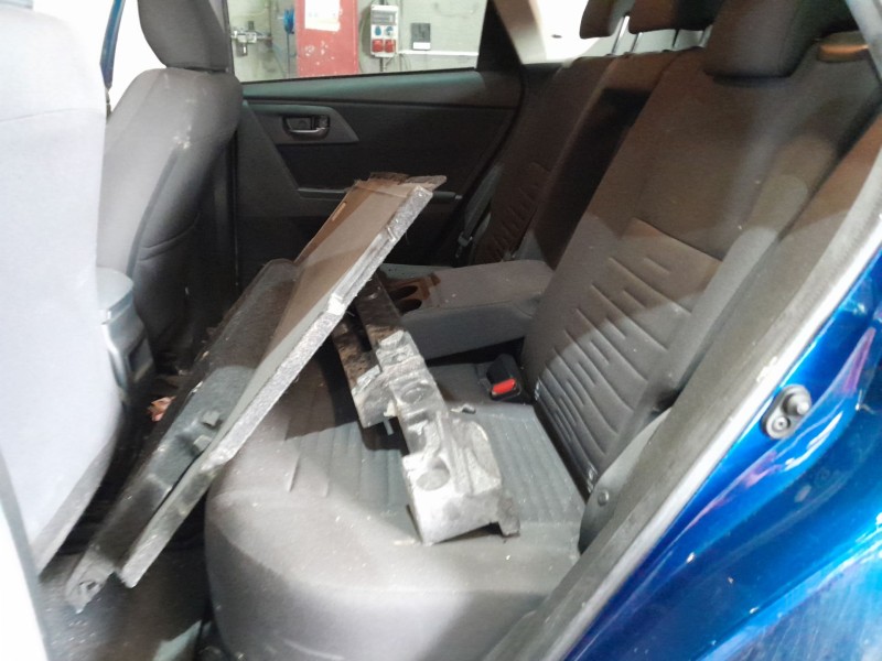 toyota auris del año 2015