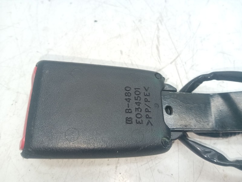 Recambio de enganche delantero izquierdo para toyota auris referencia OEM IAM EO34501  