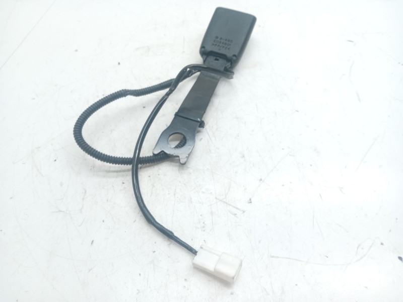 Recambio de enganche delantero izquierdo para toyota auris referencia OEM IAM EO34501  