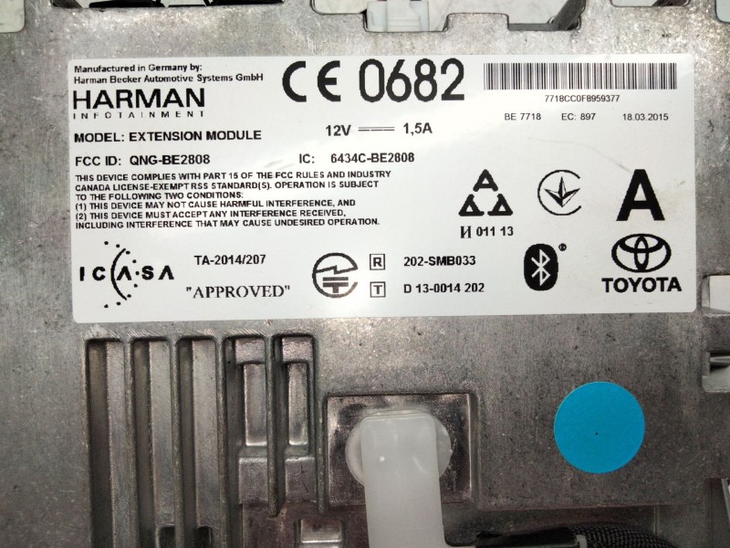 Recambio de pantalla multifuncion para toyota auris referencia OEM IAM 10R036911  