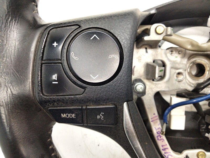 Recambio de volante para toyota auris referencia OEM IAM 6212135  