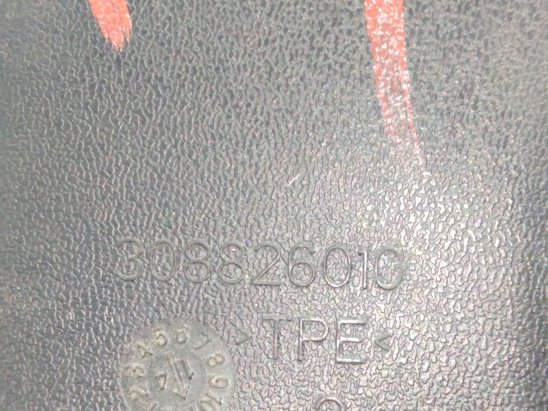 Recambio de enganche cinturon trasero izquierdo para toyota auris referencia OEM IAM 308826010  