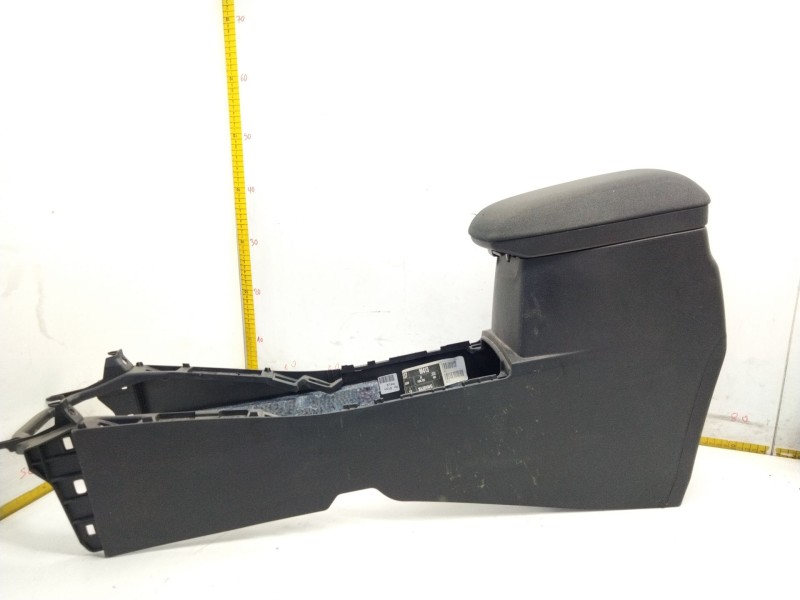 Recambio de reposabrazos para toyota auris referencia OEM IAM M413  