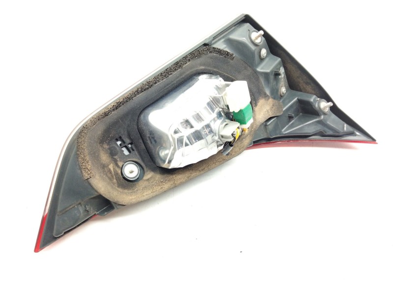 Recambio de piloto trasero derecho porton para toyota auris referencia OEM IAM 02344  