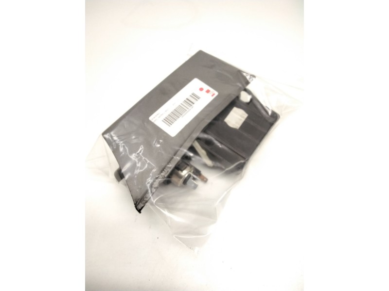 Recambio de cenicero para opel astra j gtc referencia OEM IAM 331985437  