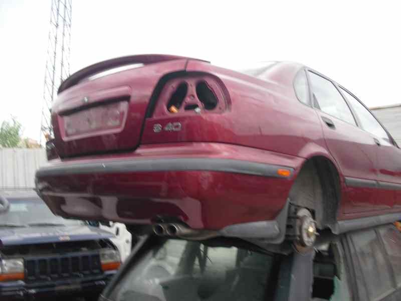 volvo s40 berlina del año 1995