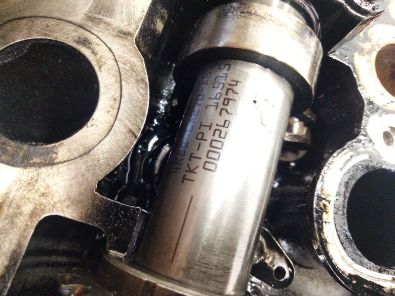 Recambio de culata derecha para land rover discovery v6 td hse referencia OEM IAM 4R8Q6090  