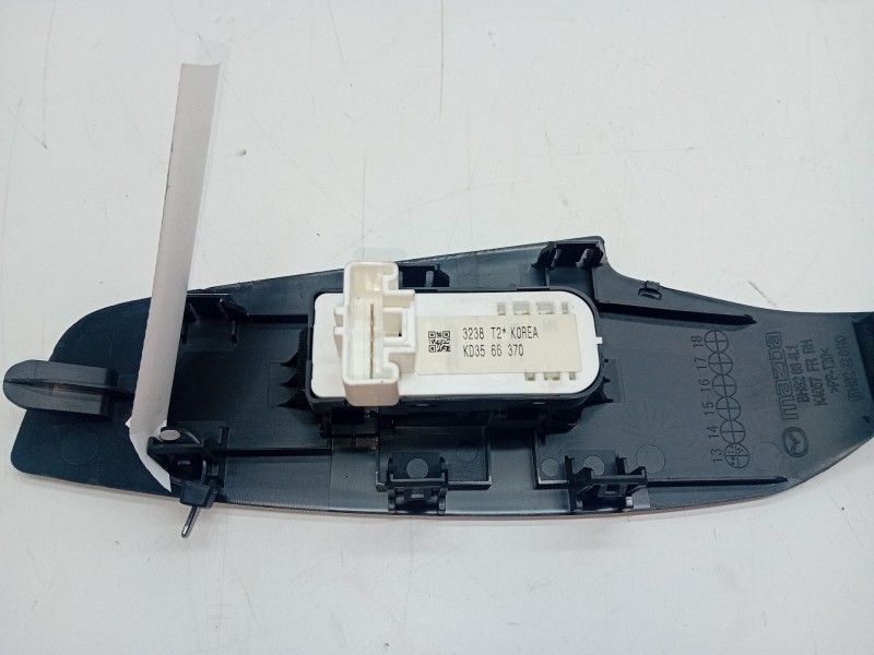 Recambio de mando elevalunas delantero derecho para mazda 3 (bm, bn) 2.2 d referencia OEM IAM KD3566370  