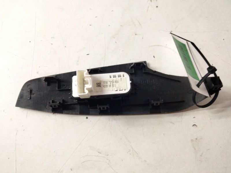 Recambio de mando elevalunas trasero derecho para mazda 3 (bm, bn) 2.2 d referencia OEM IAM KD3566370  