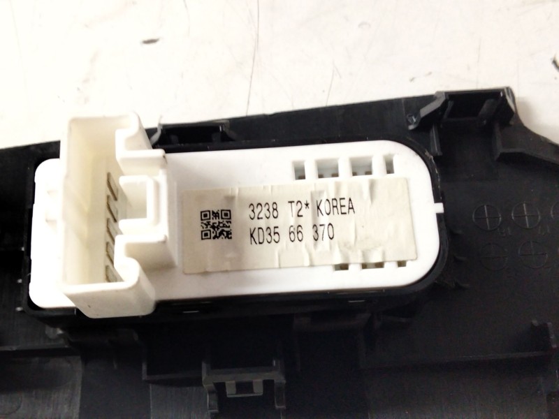 Recambio de mando elevalunas trasero derecho para mazda 3 (bm, bn) 2.2 d referencia OEM IAM KD3566370  