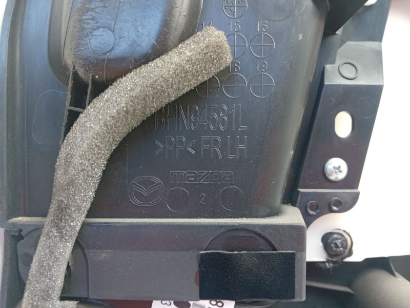 Recambio de guarnecido puerta delantera izquierda para mazda 3 (bm, bn) 2.2 d referencia OEM IAM BHN9458LH  