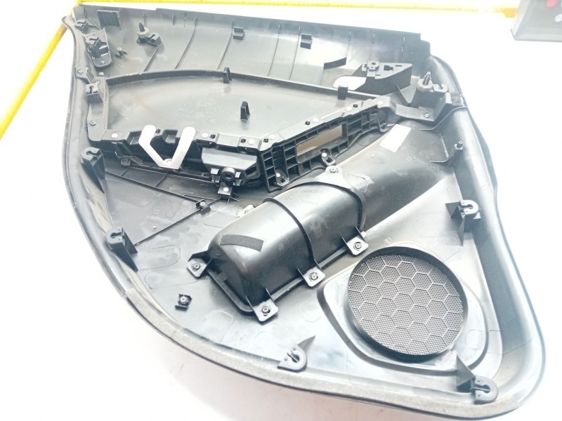 Recambio de guarnecido puerta trasera derecha para mazda 3 (bm, bn) 2.2 d referencia OEM IAM BHN96853X  