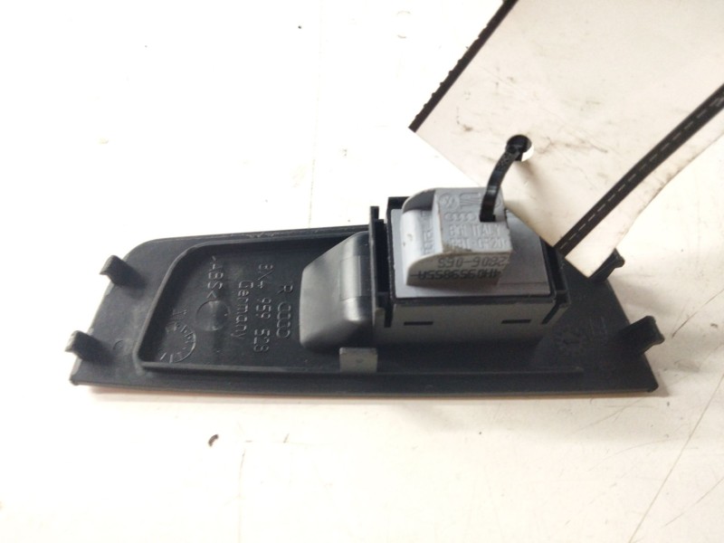 Recambio de mando elevalunas trasero derecho para audi a1 (8xk) 1.0 tfsi referencia OEM IAM 8X4959528  