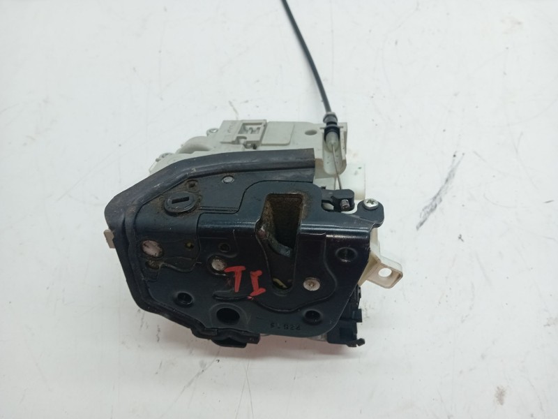 Recambio de cerradura puerta trasera izquierda para audi a1 (8xk) 1.0 tfsi referencia OEM IAM 8X0839015E  