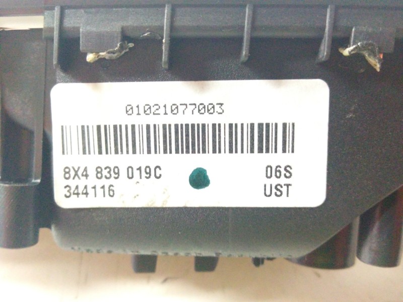 Recambio de maneta interior trasera izquierda para audi a1 (8xk) 1.0 tfsi referencia OEM IAM 8X4839019C  