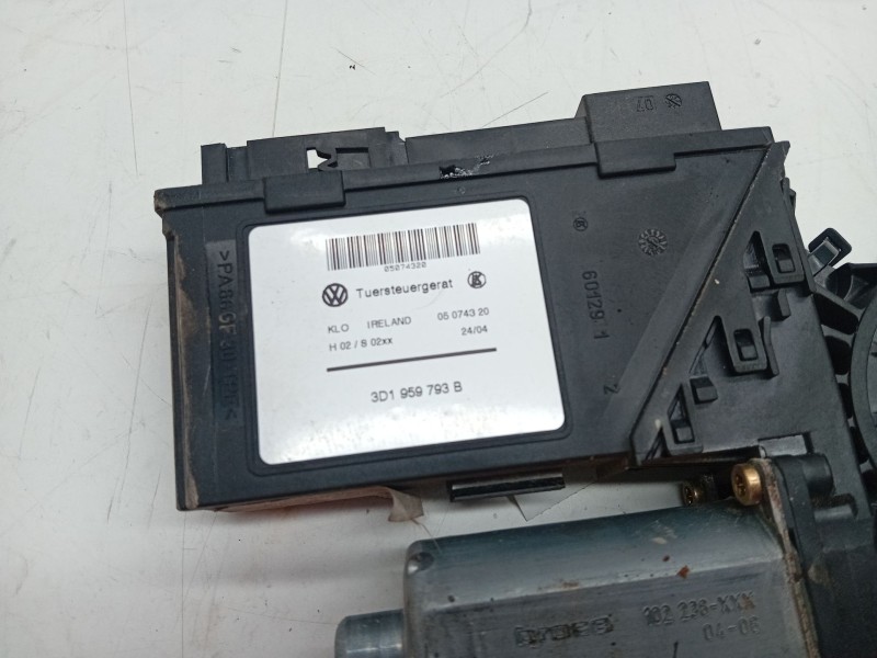 Recambio de motor elevalunas delantero izquierdo para volkswagen touareg (7la) tdi v10 referencia OEM IAM 3D1959793B  