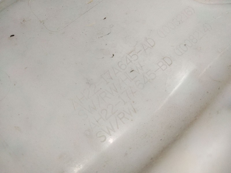 Recambio de deposito limpia para land rover discovery 5 referencia OEM IAM AH2217A645AD  