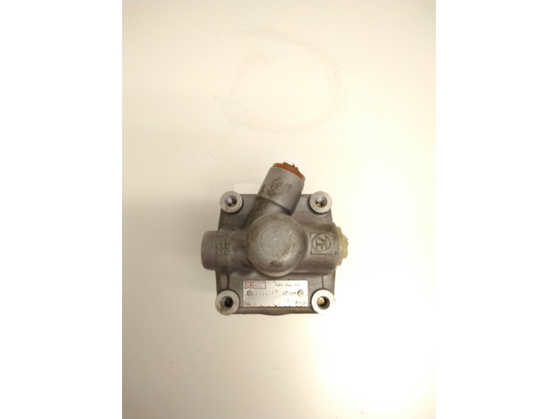 Recambio de bomba servodireccion para nissan trade caja/chasis 2.8 d referencia OEM IAM 7681955174 6899207 ZF